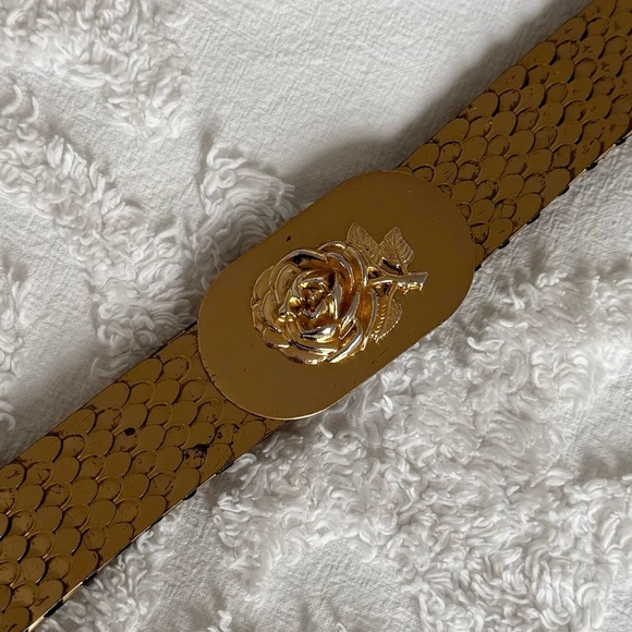 Vintage 1970s Gold-Tone Snake Scale Belt with Rose Buckle - Picture 5 of 6